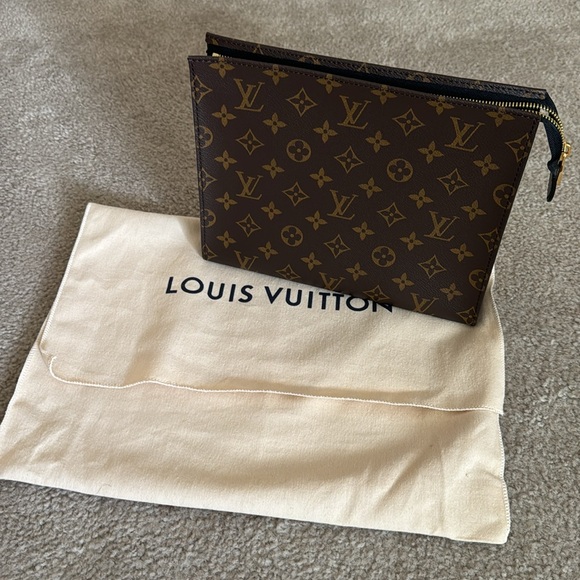 Louis Vuitton Handbags - Louis Vuitton Poche Toilette NM (M46037)